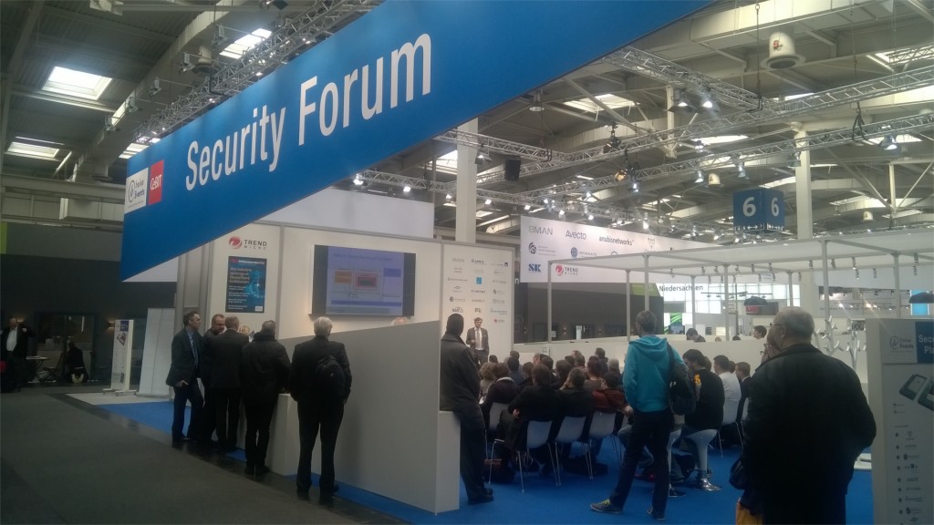 Auch im Security Forum gab es einige interessante Vorträge von Schutzmaßnahmen gegen DDOS Angriffe bis hin zum Live-Hacking.